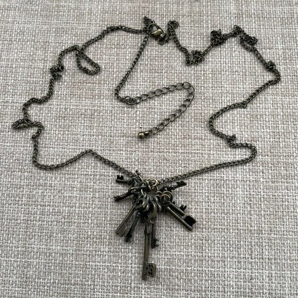 Nordstrom Rack Necklaces Antique Glod Tone Keys Statement Pendant Jewelry - Picture 3 of 11